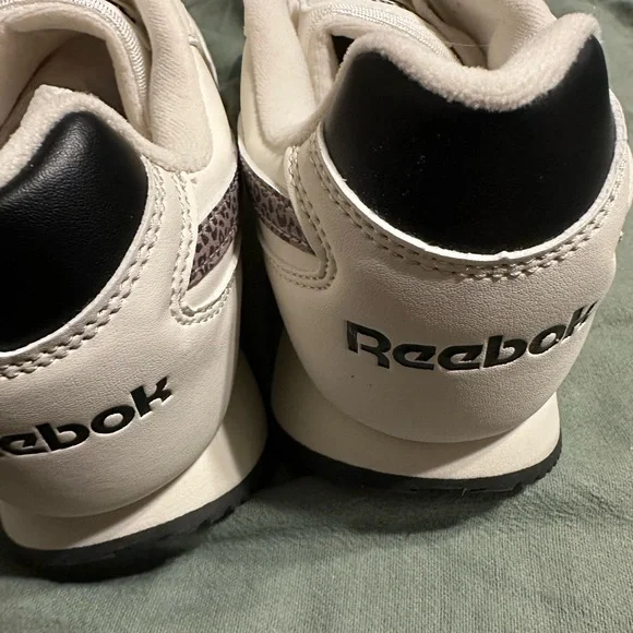 Reebok comfort footbed ortholite size 7.5. Brand new never worn. All leather. - Picture 6 of 6